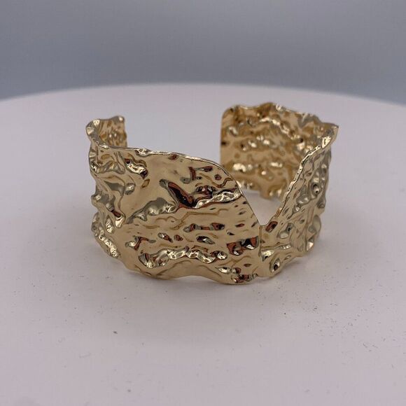 Bracelet, cuff, mirror gold colour stainless steel, hammered texture, large - Picture 2 of 16